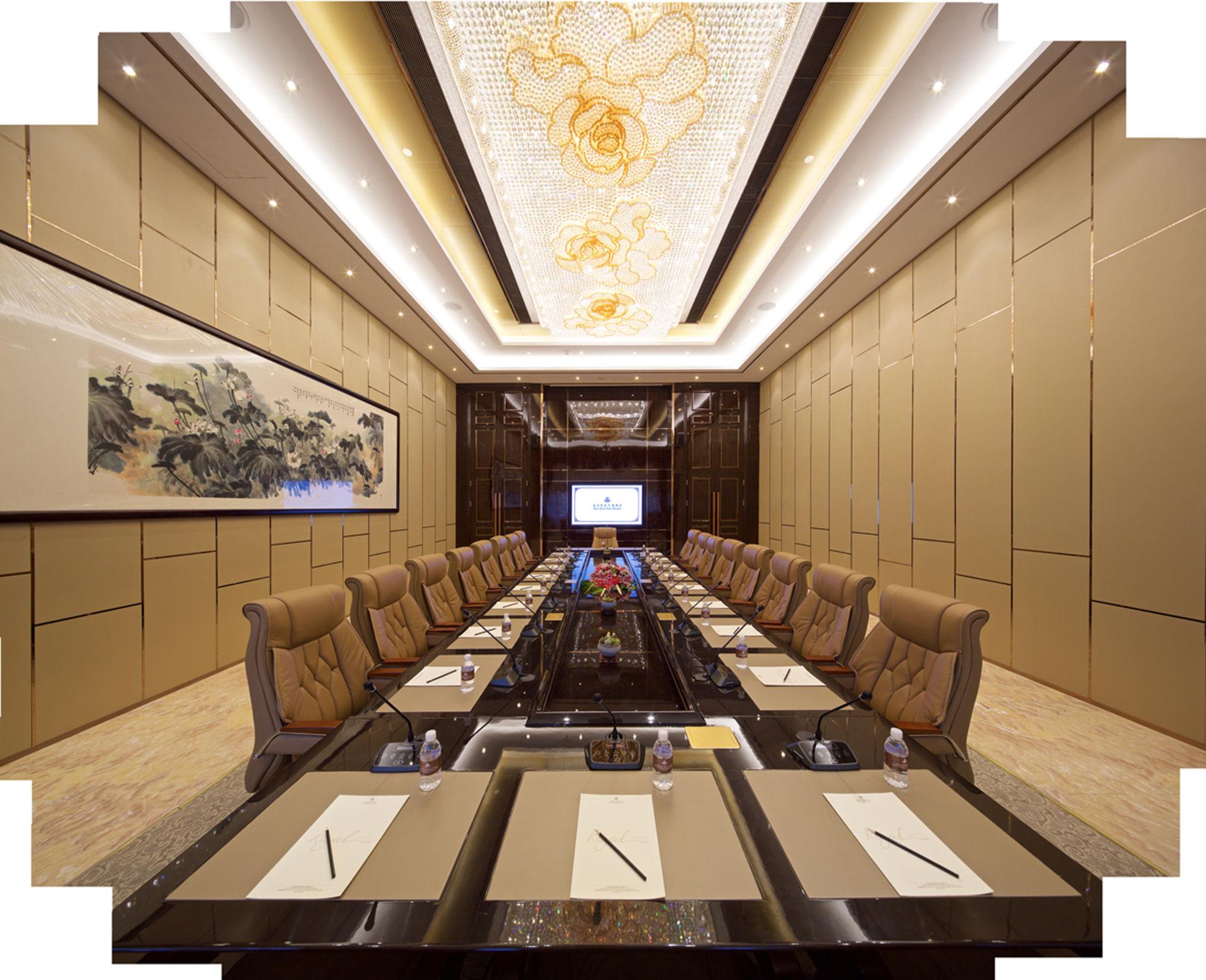 Royal Garden Hotel Shanghai-Free Shuttle To And From Disney & Pvg & Close Metro Line2 Easy To Sha New Expo Esterno foto