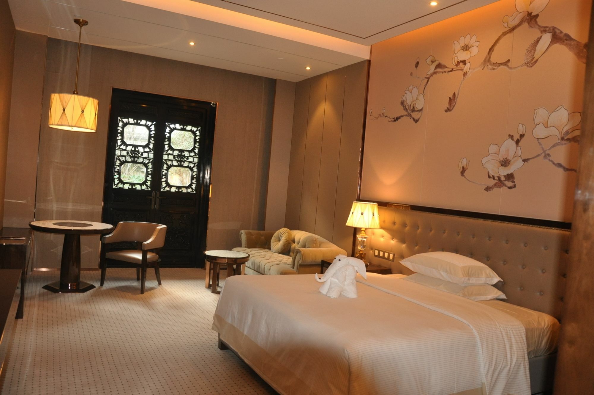 Royal Garden Hotel Shanghai-Free Shuttle To And From Disney & Pvg & Close Metro Line2 Easy To Sha New Expo Esterno foto